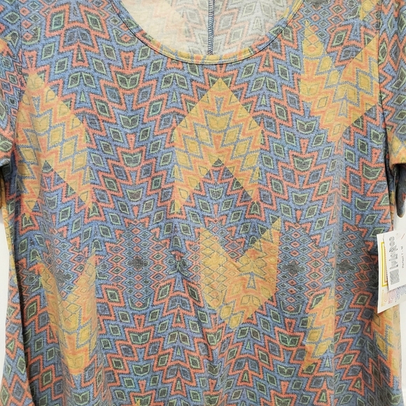 LuLaRoe NWT Perfect‎ T Geometric Patterned top size medium oversized - Picture 4 of 8